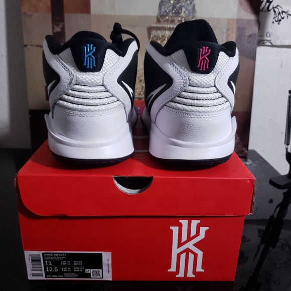 Nike Kyrie Infinity - Picture 3 of 11